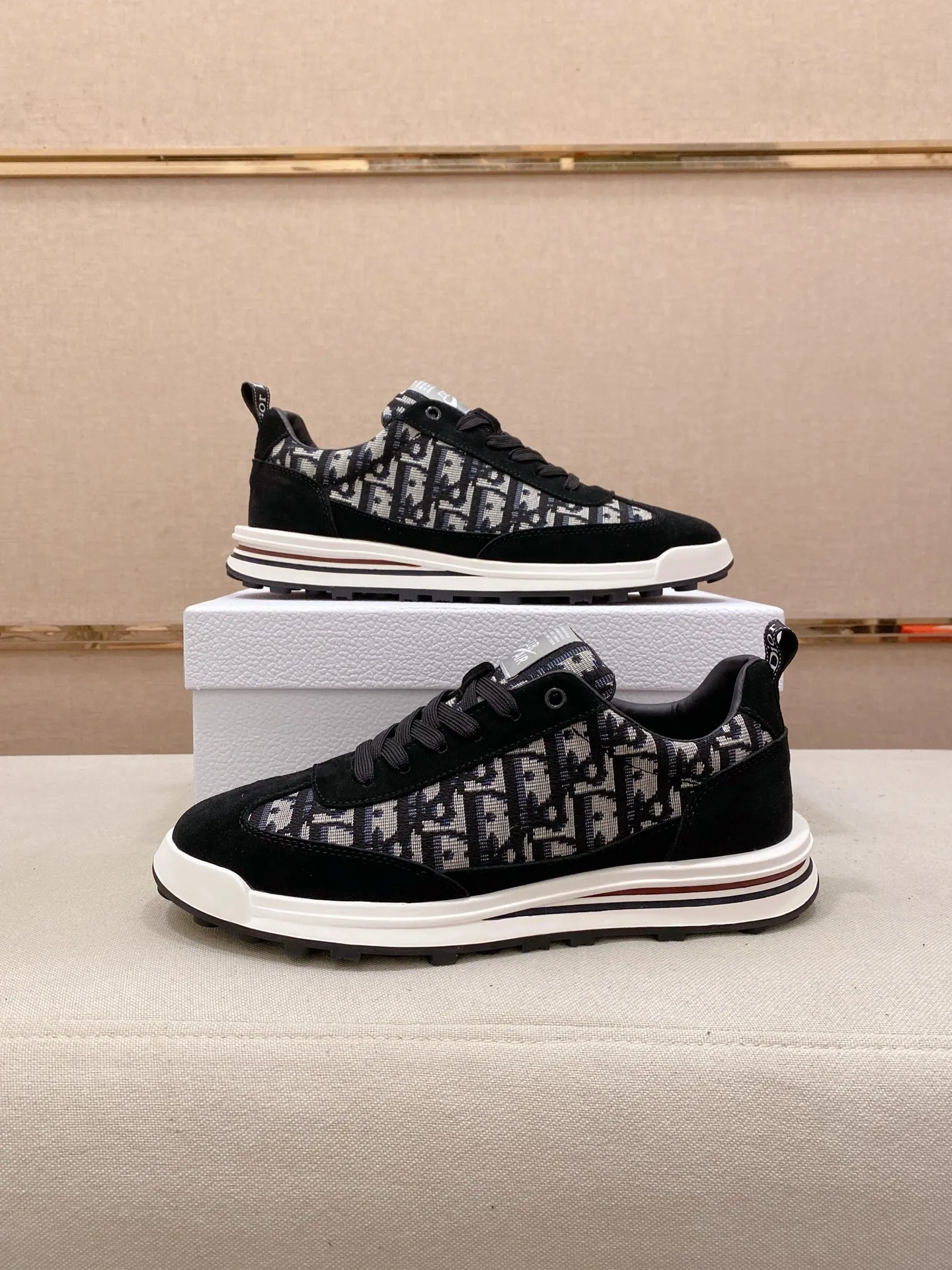 Factory price: 420💰[Dior·Dior] New casual sports style men's shoes, new spring and summer design, perfect workmanship, lace-up lazy style to create wardrobe quality, upper: imported cowhide, sheepskin lining is soft and comfortable, ultra-light TPU wear-resistant outsole, simple, versatile fashion men's shoes, excellent color code number 38--44. (Can be customized for 45 non-refundable)